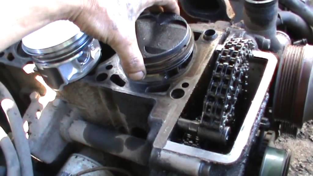 Как заменить поршневую в 406 ЗМЗ двигателе не снимая с машины часть 2