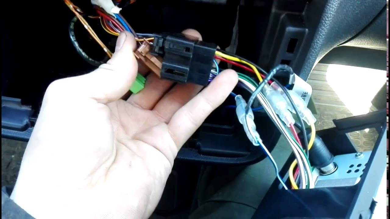 Установка магнитолы   шкода фабиа. Installing the radio in a Skoda Fabia.