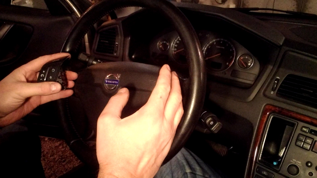 Установка кнопок круиз контроля на трехспицевый руль Volvo S60