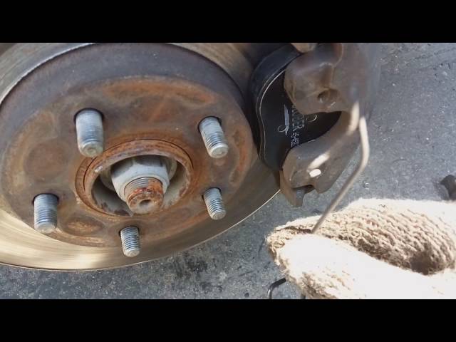 Ford  Transit CONNECT Замена передних тормозных колодок/replacement of front brake pads