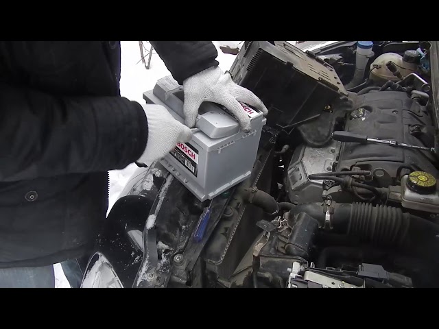 Замена аккумулятора на Peugeot 308 модель 2012 года