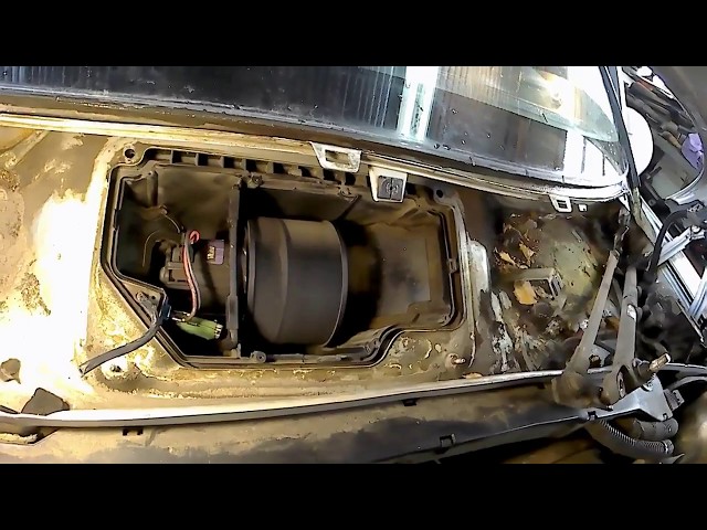 Замена двигателя на обогревателе салона Opel vectra B
