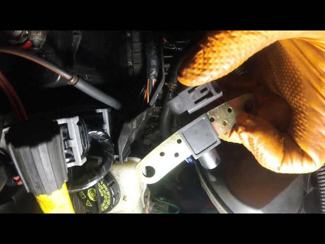 Часть 12 Замена датчика коленвала Renault Megane II \ PART 12 Replacement crankshaft sensor