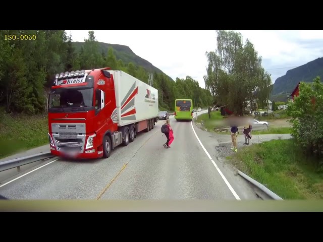 Реакция водителя Volvo спасла жизнь мальчику.