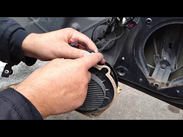Ремонт (косы) жгута проводки водительской двери и чистка блока кнопок стеклоподъемника на Ауди А4Б6