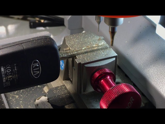 Изготовление чип ключа для Kia Sorento в Самаре.