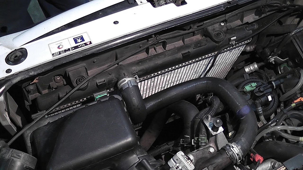 Замена радиатора на Peugeot Partner 2.0HDI 2006 г.в. Смотреть до конца!