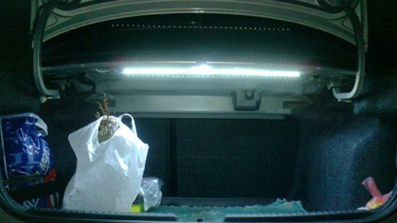 Как улучшить освещение в багажнике?