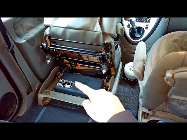 Where is the Battery of the Citroen Xsara Picasso & How to access it?