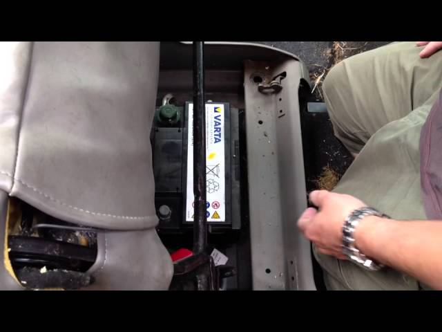 Citroen Xsara Picasso battery Removal & Refitting