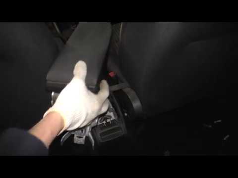 VW Polo Sedan - Как снять подлокотник