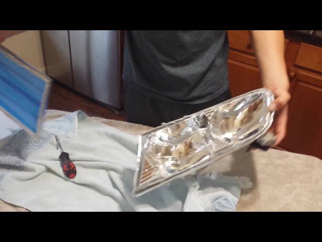 Как разобрать любую фару, очень простой способ // How to disassemble any lamp, a very simple way