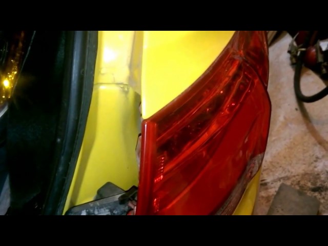 Citroen C4 седан 2014 г., снятие заднего фонаря и замена ламп!