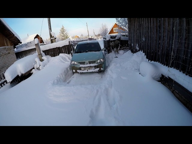 Renault Logan в снегу