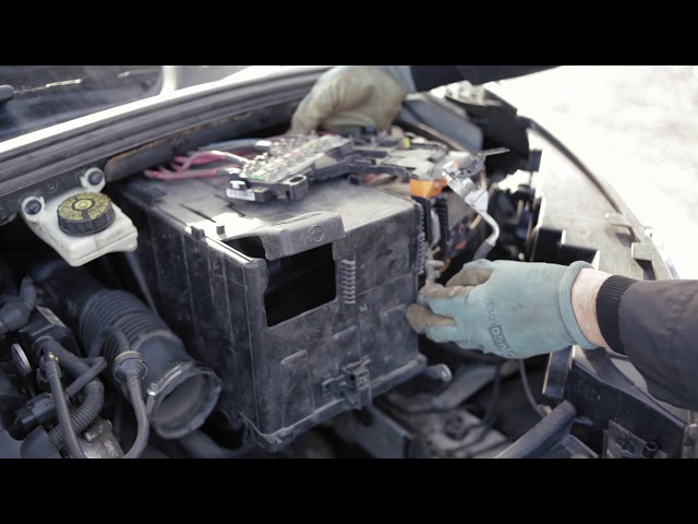 Замена аккумулятора на автомобиле Пежо 307, 308 Citroen C4 (2010-2015 гг.)
