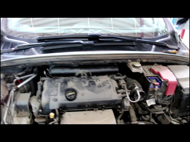 Замена масла в двигателе и фильтров Peugeot 408 1,6 Пежо 408 2012 года