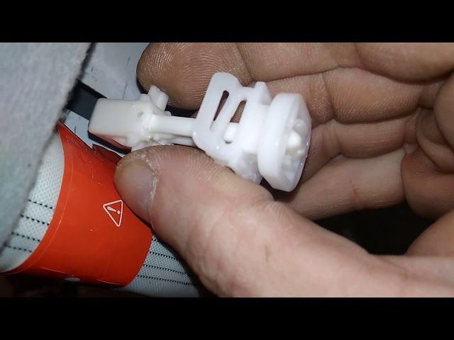 Солярис-2,как снять боковую пластиковую стойку в салоне